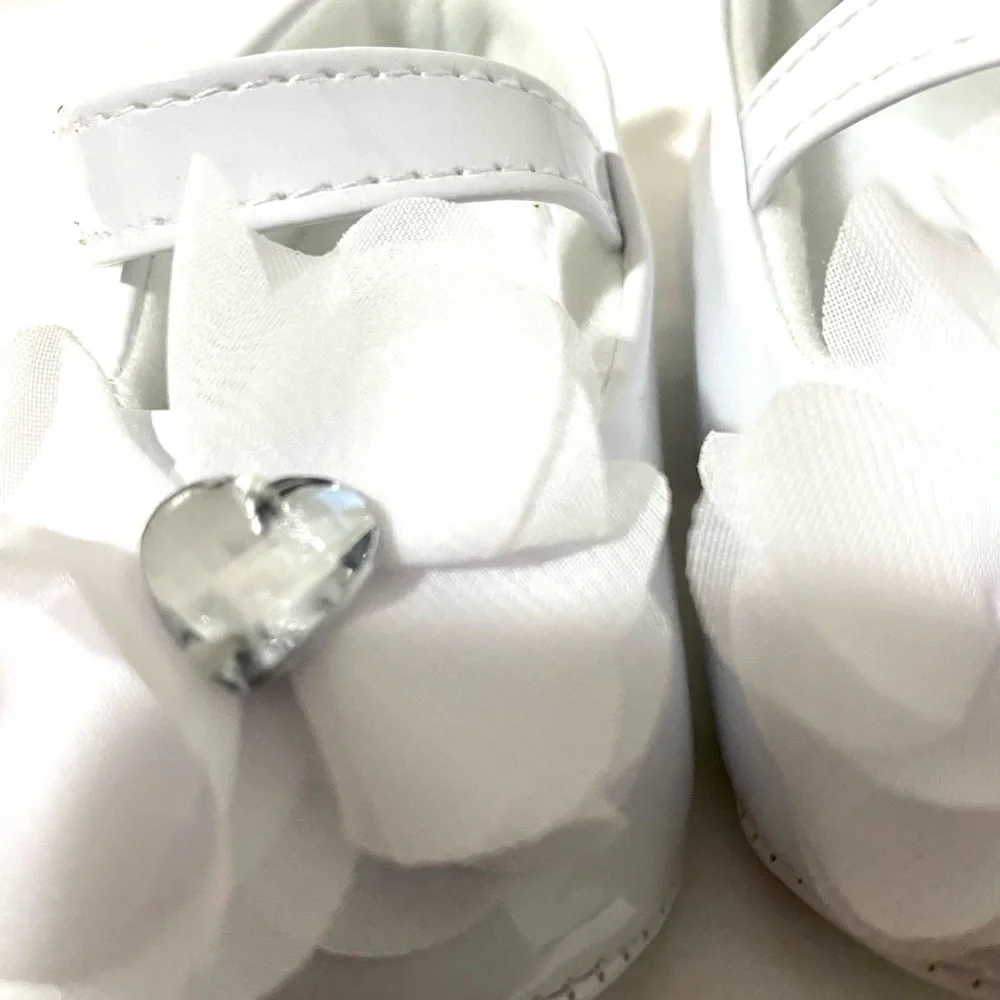 FIRST STEP Baby Girl’s White Shoes with Flower and Shine Heart. Size 6-9 Months